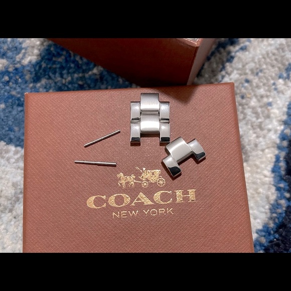 Authentic Coach Watch 💛 - Picture 5 of 5